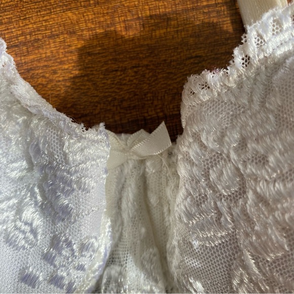 La Vie En Rose Padded Lacy Bra Pure White 36D - Picture 7 of 8